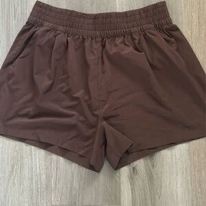 Vuori Villa Java Brown Shorts L